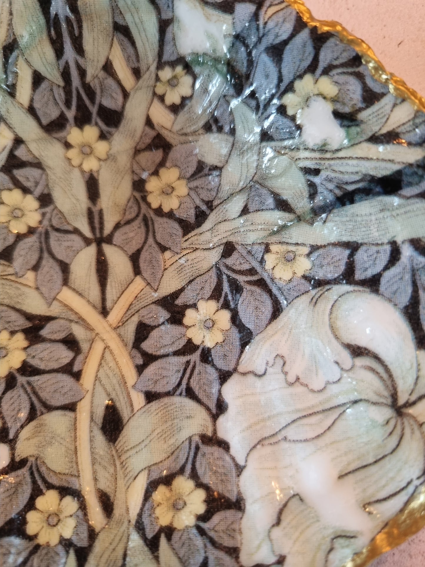 Classic Heritage Floral Scallop Shell Trinket Dish