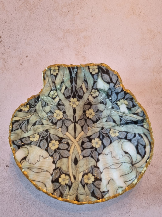 Classic Heritage Floral Scallop Shell Trinket Dish